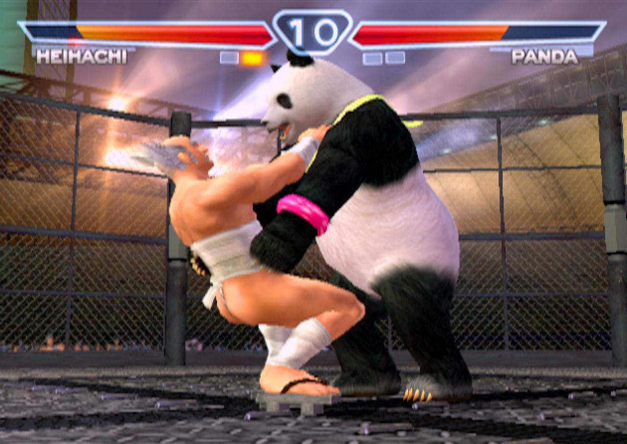 [17/09/2002] Was ist dämlicher - der kämpfende Panda, oder Heihachis Sumo-Outfit?